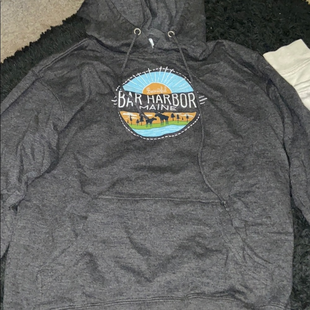 grey sweatshirt